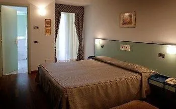 מלון Deco 4*