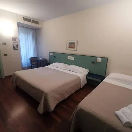Deco מלון 4*